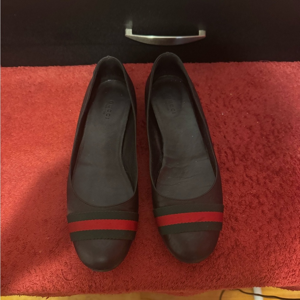 Gucci Women's Black Flats with Red and Green Accents